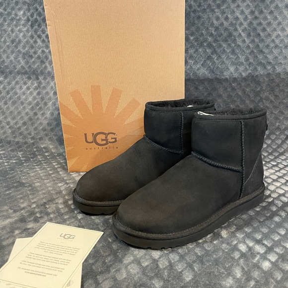 NIB UGG CLASSIC MINI BOOT in Black SIZE 10 WOMENS #5854 - Picture 4 of 12